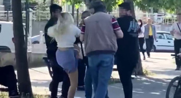 Yine telefon skandalı bu sefer Beylikdüzü'nde! Fotoğrafını çeken şahsı dövdü