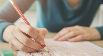 YKS'nin ilk oturum TYT sona erdi! 3 milyon 243 bin 409 aday ter döktü!