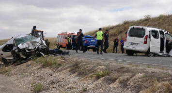 Yozgat'ta feci kaza! 2 kişi yaşamını yitirdiği belirtilirken 4 kişi yaralandı!