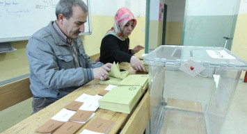 YSK, sandık görevlilerine bilgilendirici mesajlar iletti!