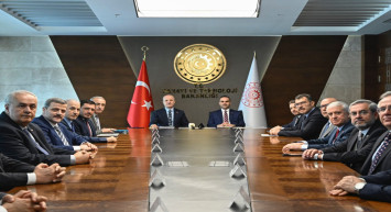 Yükseköğretimde sanayi iş birliği güçleniyor: Üniversite ve sanayi kuruluşları arasında iş birliği protokolü imzalandı!