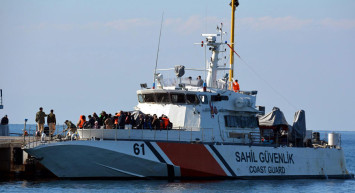 Yunanistan Mültecilerden Kurtulmaya Çalışıyor!