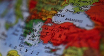 Yunanistan tahriklere devam ediyor: Yunan komutandan skandal fotoğraf