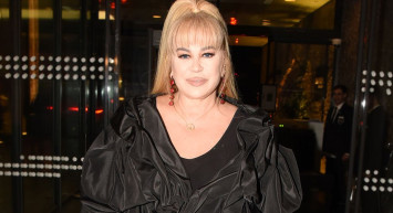 Zerrin Özer Aldığı Haberle Yıkıldı