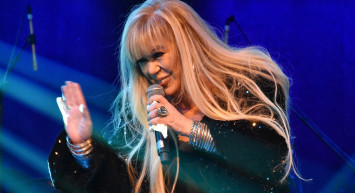 Zerrin Özer Çektiği Acıya Dayanamadı! Menajeri Haberi Duyurdu...