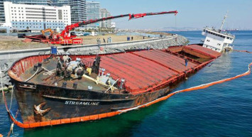 Zeytinburnu'nda Karaya Oturan Yük Gemisi Hurdaya Ayrıldı