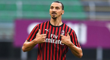 Milan, Zlatan Ibrahimovic ile 1 yıl daha iç transferde anlaşmaya vardı!