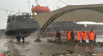 Zonguldak’ta dalgalar yük gemisini karaya sürükledi: Çok sayıda personel tahliye edildi