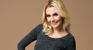 Zor günler atlatmaya çalışan Ece Erken ünlü oyuncuyla kameralara yansıyınca panikledi: Lütfen yanlış bir şey yazılmasın