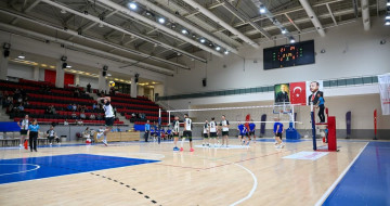 1. akmonia valilik kupası voleybol turnuvasında ödüller sahiplerini buldu