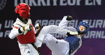 13. Uluslararası Türkiye Açık Taekwondo Turnuvası'nda Genç Kızlar Madalya Kaldırdı