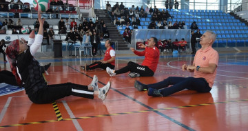 3 Aralık Dünya Engelliler Günü'nde Oturarak Voleybol Müsabakası Düzenlendi