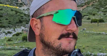 Aladağlar zirvelerini yamaç paraşütü ile geçmek