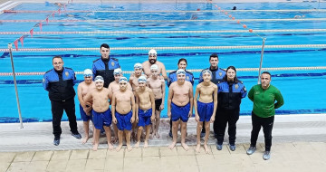 Amasya'da Polislerden Çocuklara Yüzme Eğitimi