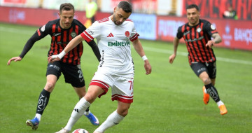 Arca Çorum FK, Eminevim Ümraniyespor'u Yenerek Öne Geçti