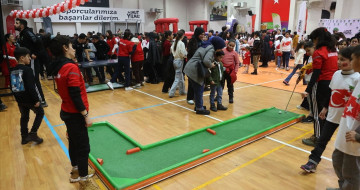 Burak Yılmaz, 'Çocuklar Durmasın' Etkinliğinde Miniklerle Bir Araya Geldi