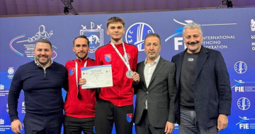 Candeniz Berrak Avrupa Yıldızlar Eskrim Şampiyonası'nda Gümüş Madalya Kazandı