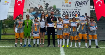 Erzincan kız futbol takımı Anadolu yıldızlar ligi'nde şampiyon oldu