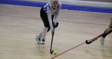 Kadınlar Salon Hokeyi Süper Lig Maçları Alanya'da Başladı