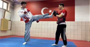 Kaygı Bozukluğunu Kick Boksta Aşarak Şampiyon Olan Genç