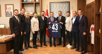 Kütahyaspor heyeti, vali musa ışın ve belediye başkanı eyüp kahveci ile görüştü
