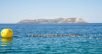 Meis-Kaş yüzme maratonunda sporcular dostluk için kulaç attı