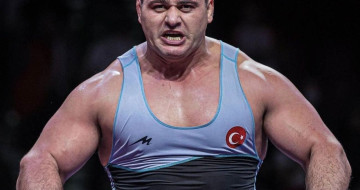 Menemen'deki Çilek Festivali'nde Güreş Efsaneleri