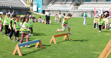 Minik Öğrenciler Spor Şenlikleri'nde Eğlendi