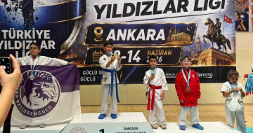 Sivaslı karateciler Ankara'dan madalyalarla döndü