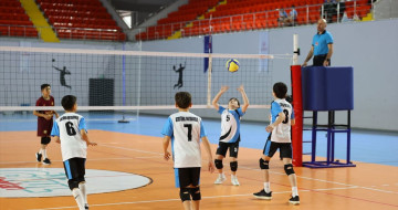 Trabzon'da Voleybol Küçükler Yarı Final Müsabakaları Başladı