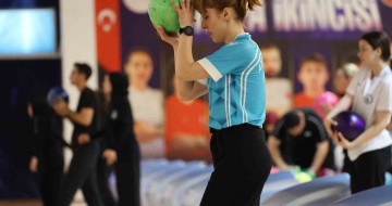 Ünilig bowling Türkiye şampiyonasında birinciler ödüllerini aldı