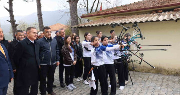 Vali Akbıyık, Okçuluk Takımını Ziyaret Etti