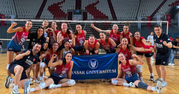 Yaşar Üniversitesi kadın voleybol takımı Türkiye şampiyonu oldu