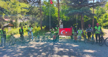 Yeşilay Kars şubesi’nden 13. geleneksel bisiklet turu: sağlıklı yaşam için pedallar çevrildi