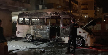Aydın'da Park Halindeki Minibüs Alev Alev Yandı