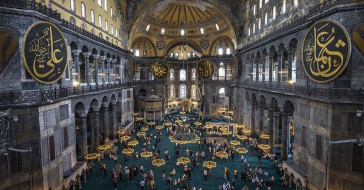 Ayasofya-i Kebir Cami-i Şerifi'ni bayramın ilk gününde 104 bin 325 kişinin akınına uğradı!