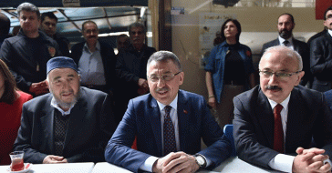 Cumhurbaşkanı Yardımcısı Fuat Oktay'dan Mersin'de Esnafa Ziyaret 