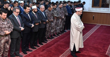 Diyanet İşleri Başkanı Ali Erbaş PÖH'lerle Namaz Kıldı