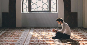 İtikaf ne zaman başlayacak? İtikafta kaç gün kalınır, ne kadar, kaç saat kalınır? İtikafta neler yapılır, neler yapılmaz? 2022 itikaf tarihleri