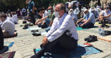 Muharrem İnce Ayasofya'ya Gitti Namazı Sultanahmet Camii'nin Önünde Kıldı