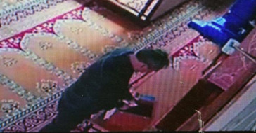 Namaz Kılmak İçin Geldiği Camiden Sadaka Kutusunu Çalıp Kaçtı