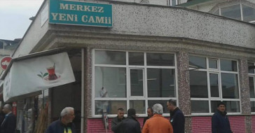 Sakarya'da Bir Vatandaş Namaz Çıkışında Boğazından Bıçaklanarak Öldürüldü