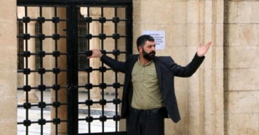 Şanlıurfa'da Vatandaş Cami Kapısını Kırmak İstedi