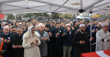 Şehit Cenazesindeki Tavrıyla Tepki Çeken Aylin Cesur’a Partisinden Destek