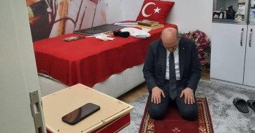 Süleyman Soylu Şehidin Seccadesinde Namaz Kıldı