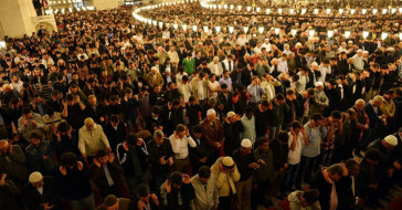 Teravih Namazı farz mı - vacip mi - sünnet mi? Teravih namazı faziletleri nelerdir?