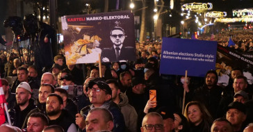 Tiran'da Binlerce Kişi Hükümetin İstifasını İstedi