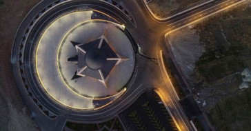 Türkiye'nin İlk Ay Yıldızlı Camisi İbadete Açıldı