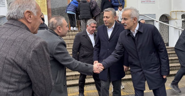 Ulaştırma ve Altyapı Bakanı Uraloğlu Trabzon'da Bayram Namazını Kıldı