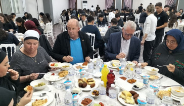 Antalya'da Mühtediler İftar Sofrasında Buluştu